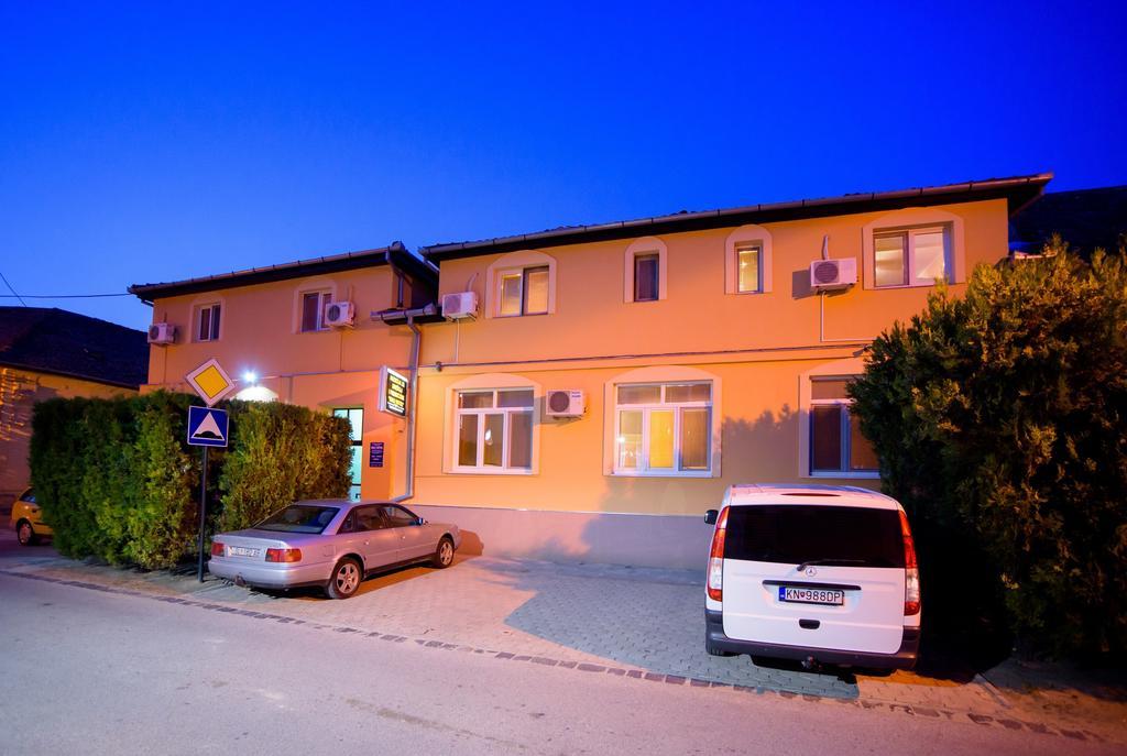 Guest House Mali Homtel Subotica Luaran gambar